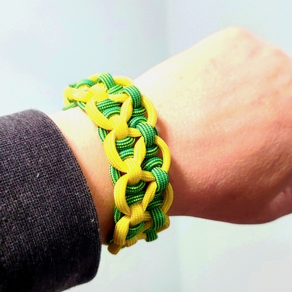 X2 Oregon Ducks team colored Paracord Bracelets. - Picture 4 of 7